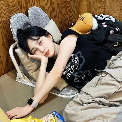陪她一会儿封面